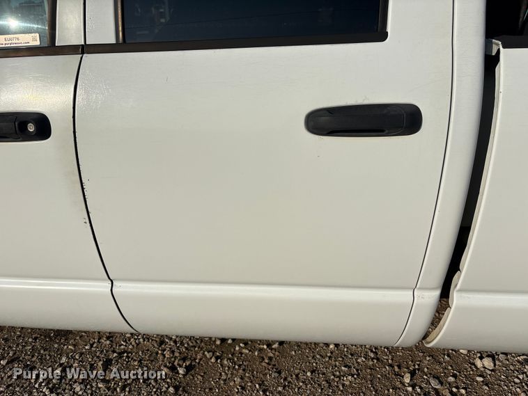 image for item EU0776 2004 Dodge Ram 2500 Crew Cab pickup truck