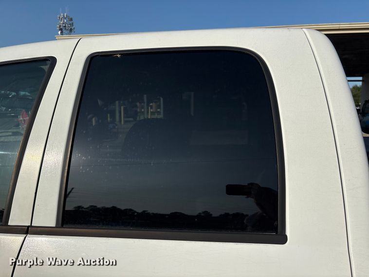 image for item EU0776 2004 Dodge Ram 2500 Crew Cab pickup truck