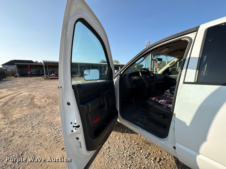 image for item EU0776 2004 Dodge Ram 2500 Crew Cab pickup truck