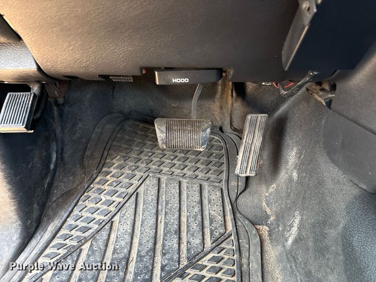 image for item EU0776 2004 Dodge Ram 2500 Crew Cab pickup truck