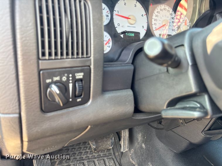 image for item EU0776 2004 Dodge Ram 2500 Crew Cab pickup truck