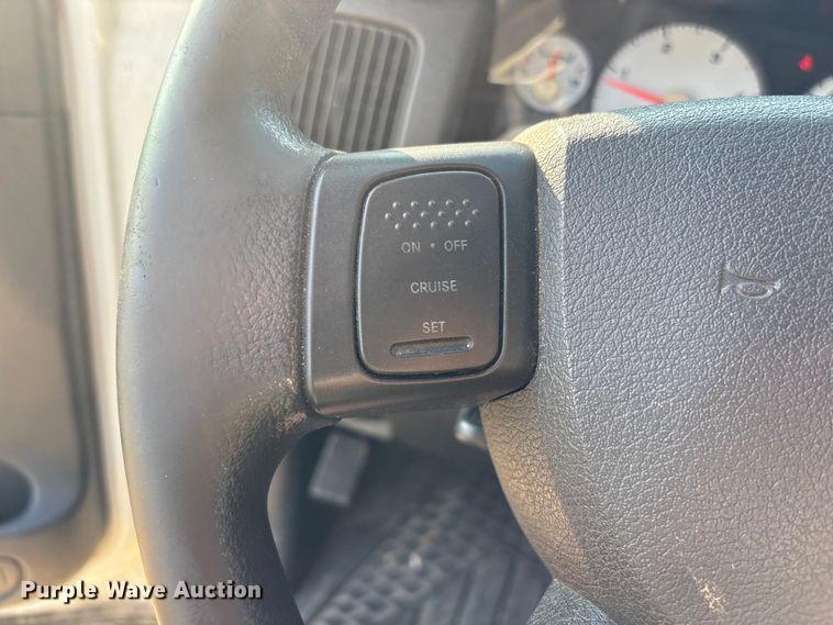 image for item EU0776 2004 Dodge Ram 2500 Crew Cab pickup truck