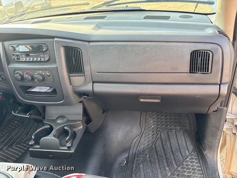 image for item EU0776 2004 Dodge Ram 2500 Crew Cab pickup truck