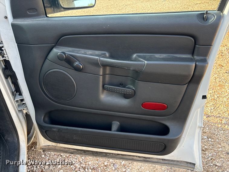 image for item EU0776 2004 Dodge Ram 2500 Crew Cab pickup truck