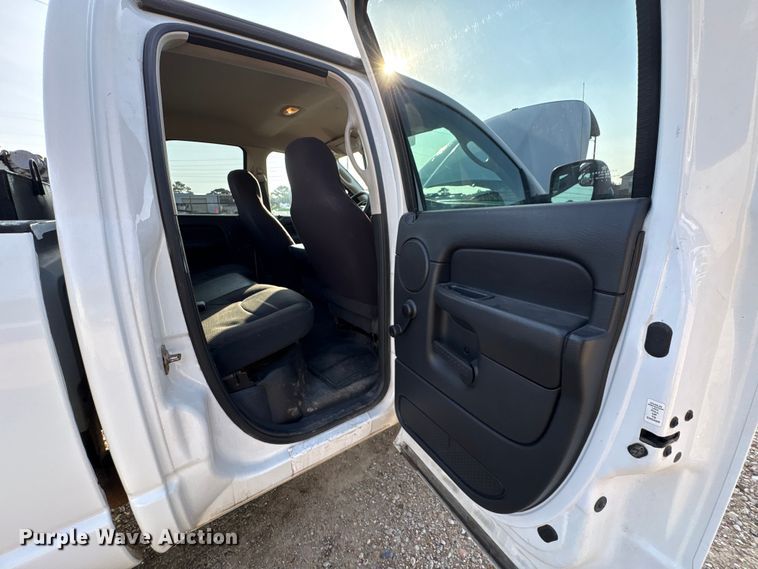 image for item EU0776 2004 Dodge Ram 2500 Crew Cab pickup truck