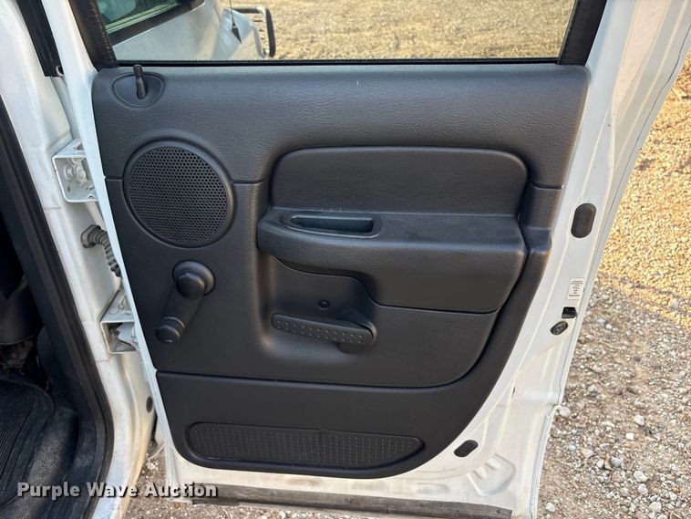 image for item EU0776 2004 Dodge Ram 2500 Crew Cab pickup truck