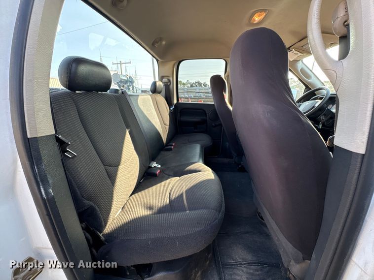 image for item EU0776 2004 Dodge Ram 2500 Crew Cab pickup truck