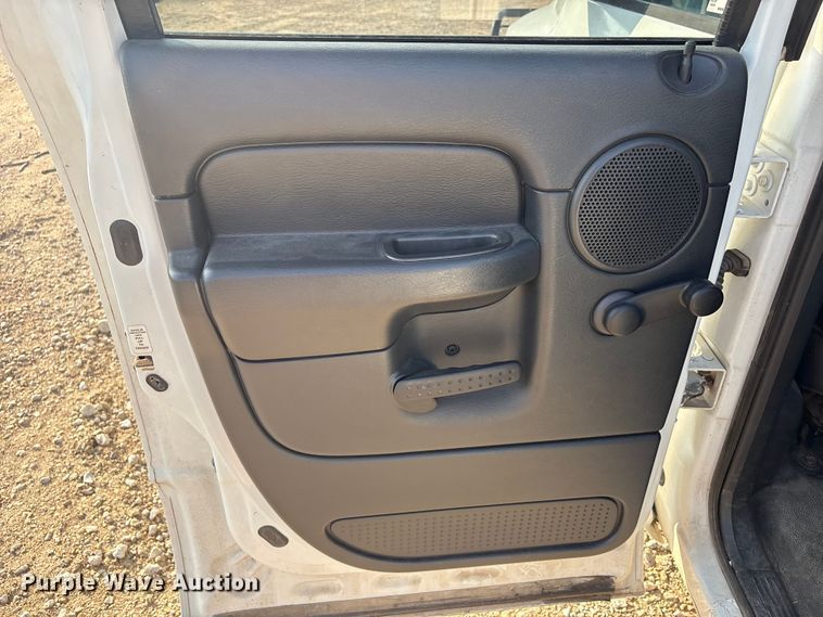 image for item EU0776 2004 Dodge Ram 2500 Crew Cab pickup truck