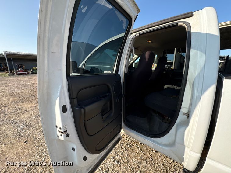 image for item EU0776 2004 Dodge Ram 2500 Crew Cab pickup truck