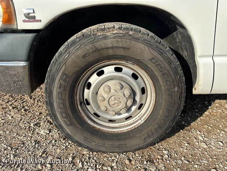 image for item EU0776 2004 Dodge Ram 2500 Crew Cab pickup truck