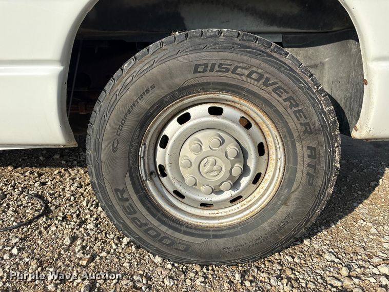image for item EU0776 2004 Dodge Ram 2500 Crew Cab pickup truck