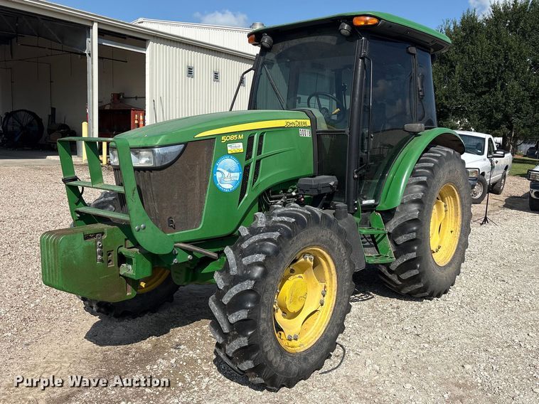 image for item EU0784 2013 John Deere 5085M MFWD tractor