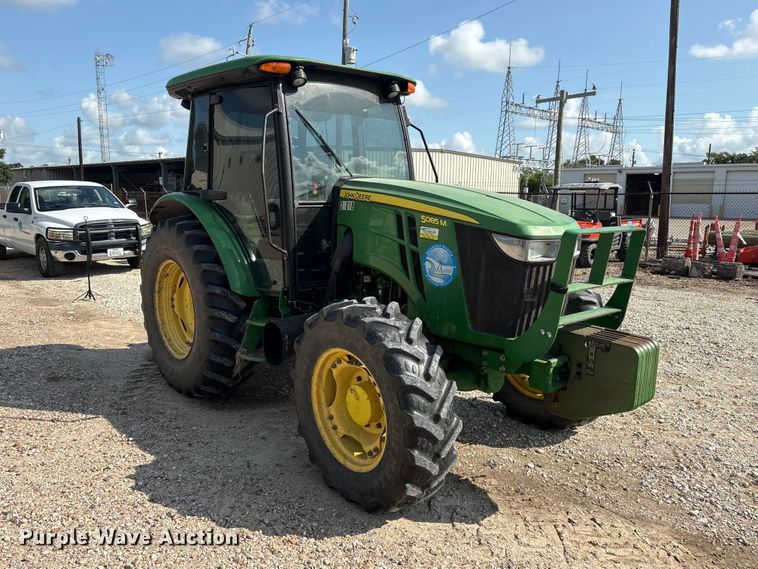 image for item EU0784 2013 John Deere 5085M MFWD tractor