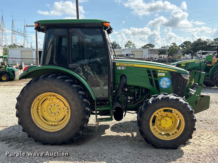 image for item EU0784 2013 John Deere 5085M MFWD tractor