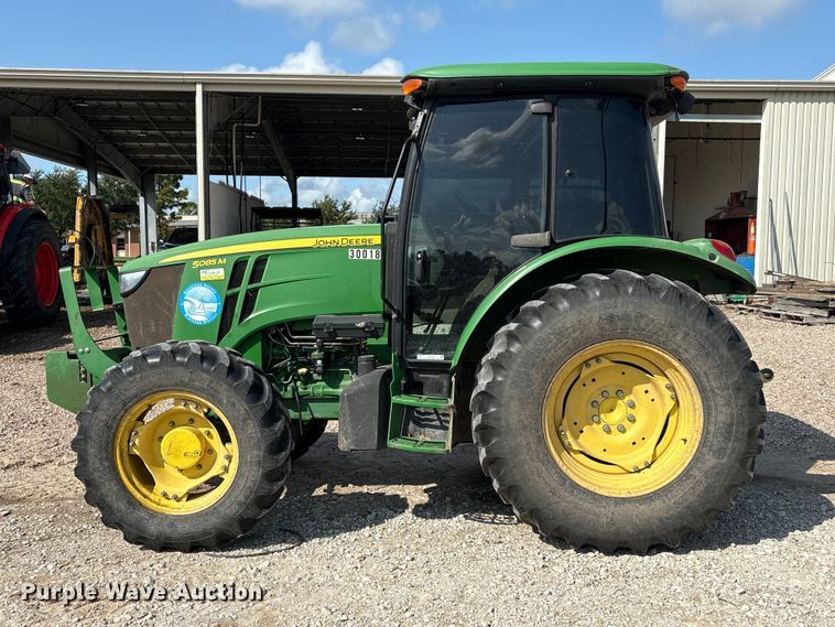 image for item EU0784 2013 John Deere 5085M MFWD tractor