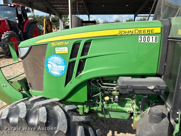 image for item EU0784 2013 John Deere 5085M MFWD tractor