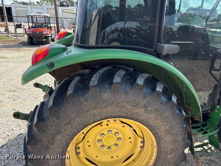 image for item EU0784 2013 John Deere 5085M MFWD tractor