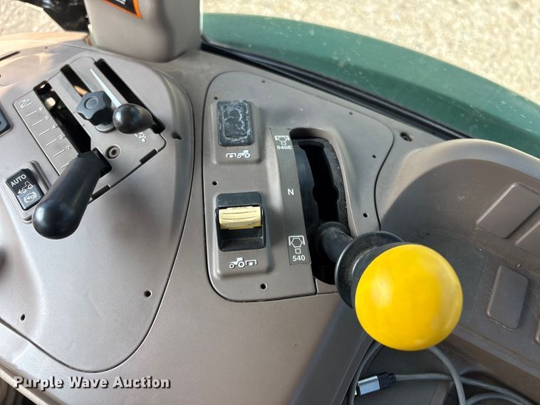 image for item EU0784 2013 John Deere 5085M MFWD tractor