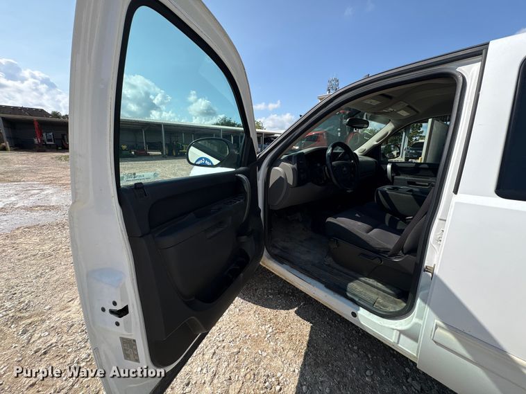 image for item EU0785 2012 Chevrolet Silverado Crew Cab pickup truck