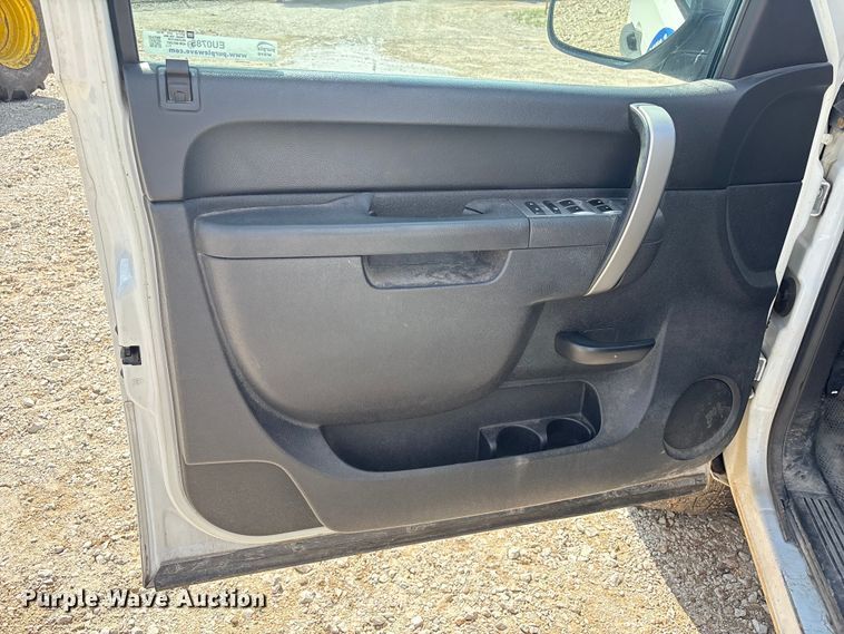 image for item EU0785 2012 Chevrolet Silverado Crew Cab pickup truck