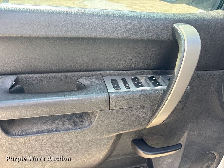 image for item EU0785 2012 Chevrolet Silverado Crew Cab pickup truck
