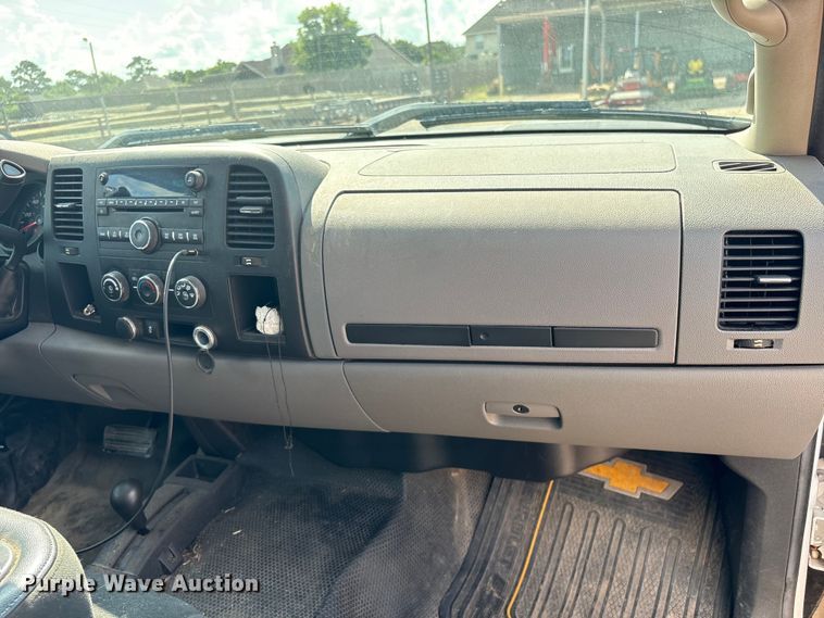 image for item EU0785 2012 Chevrolet Silverado Crew Cab pickup truck