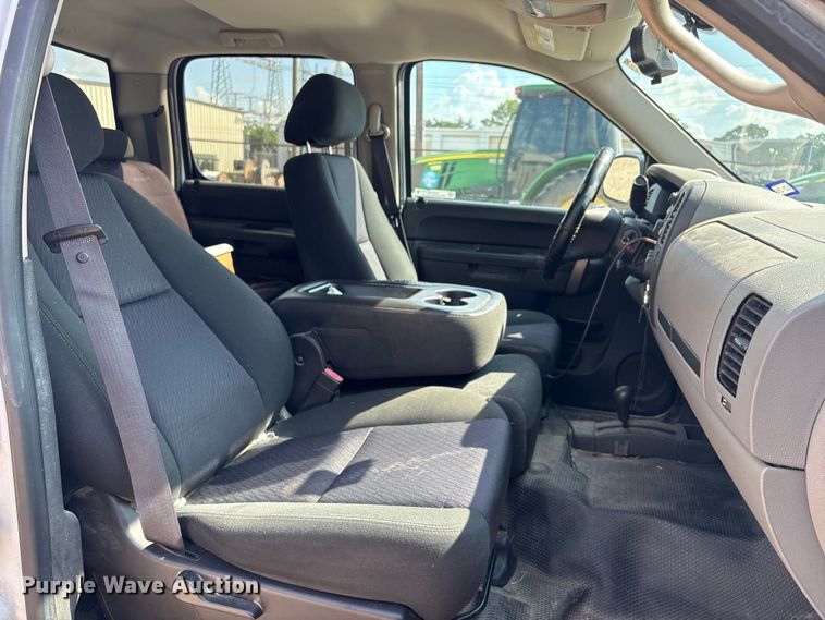 image for item EU0785 2012 Chevrolet Silverado Crew Cab pickup truck