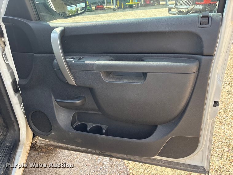 image for item EU0785 2012 Chevrolet Silverado Crew Cab pickup truck