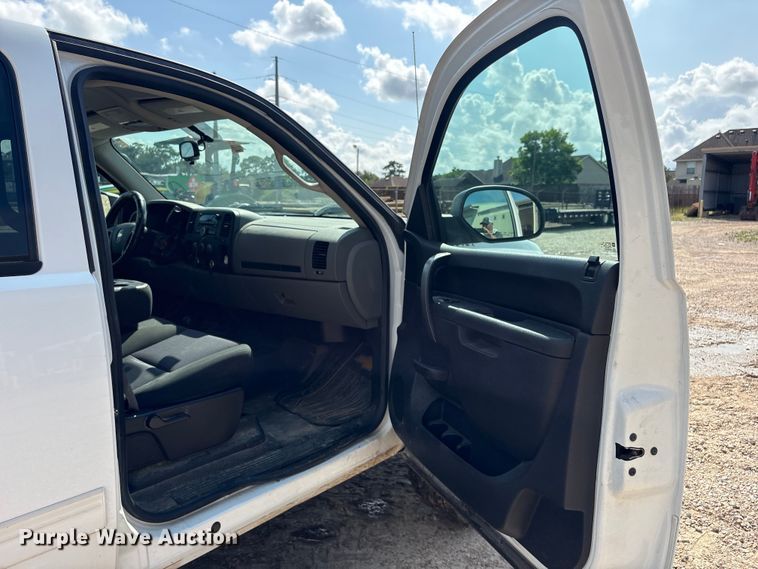 image for item EU0785 2012 Chevrolet Silverado Crew Cab pickup truck