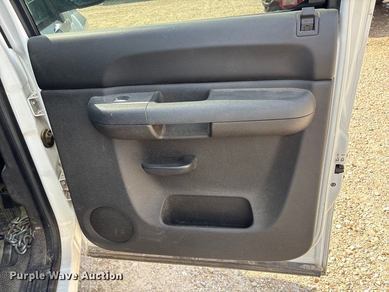 image for item EU0785 2012 Chevrolet Silverado Crew Cab pickup truck