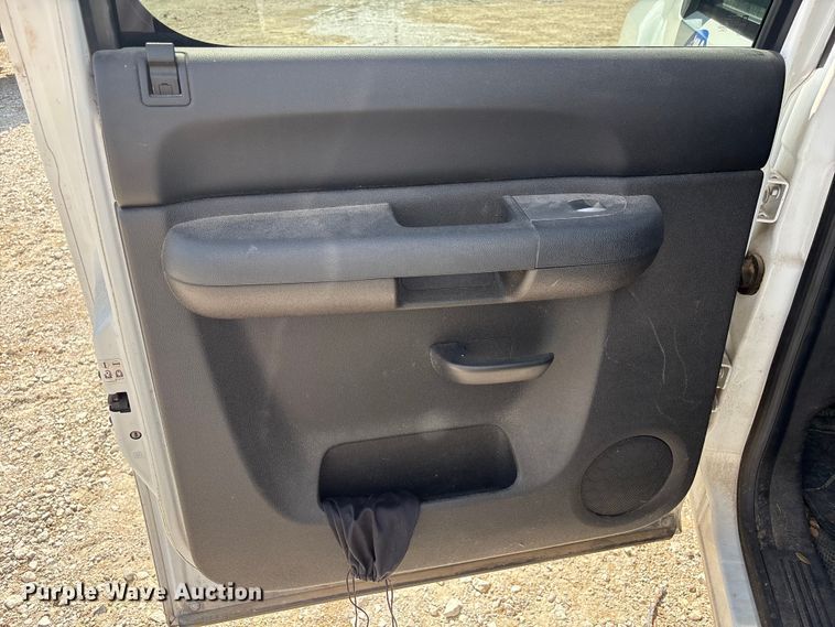 image for item EU0785 2012 Chevrolet Silverado Crew Cab pickup truck