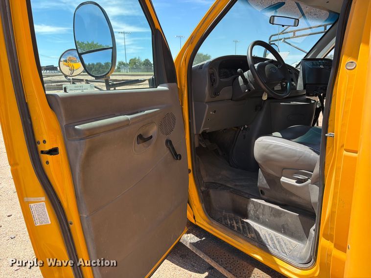 image for item EW1055 2003 Ford E450 school bus