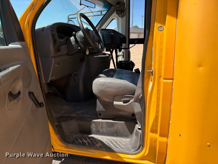 image for item EW1055 2003 Ford E450 school bus