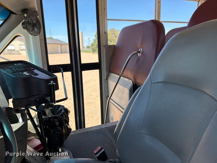 image for item EW1055 2003 Ford E450 school bus