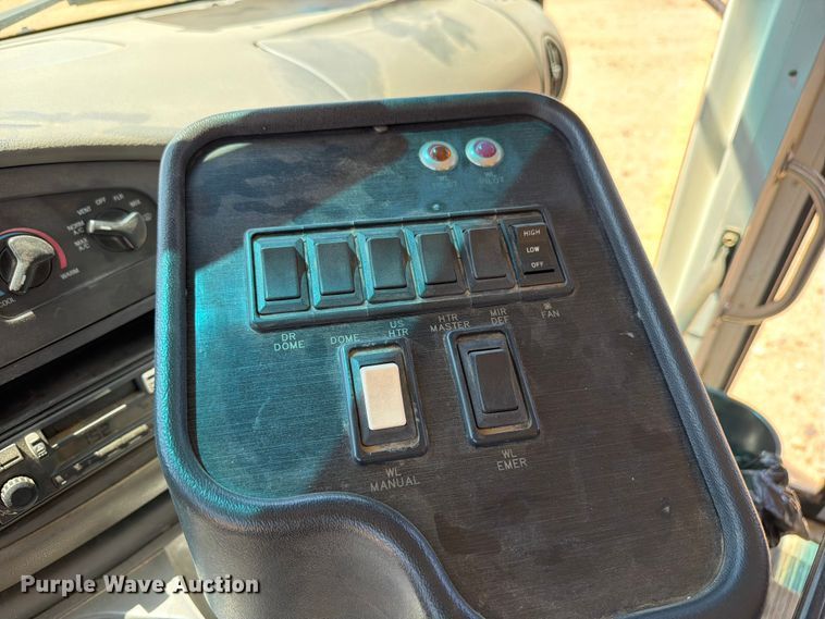 image for item EW1055 2003 Ford E450 school bus