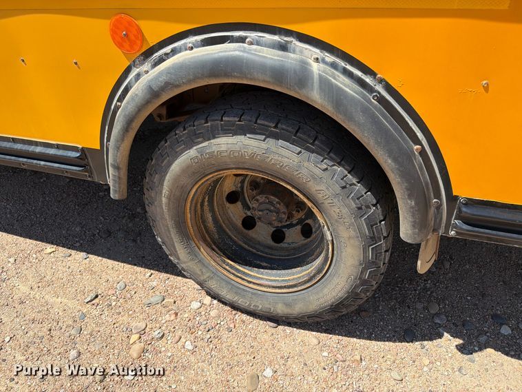 image for item EW1055 2003 Ford E450 school bus