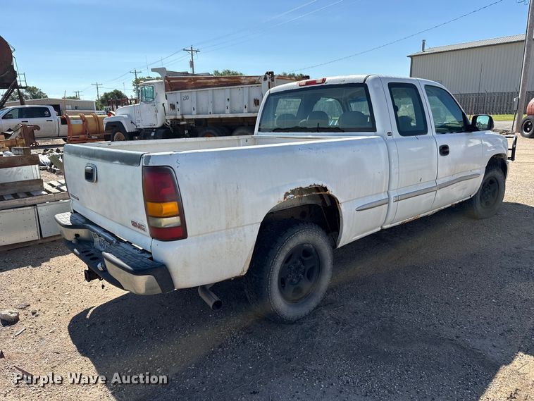 image for item EW4037 2000 GMC Sierra 1500 Ext. Cab pickup truck