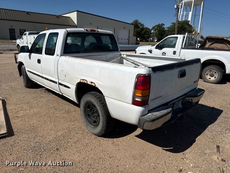 image for item EW4037 2000 GMC Sierra 1500 Ext. Cab pickup truck