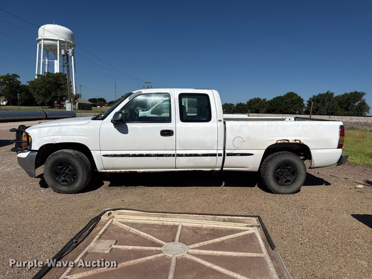image for item EW4037 2000 GMC Sierra 1500 Ext. Cab pickup truck