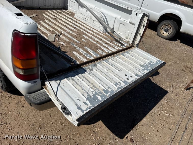 image for item EW4037 2000 GMC Sierra 1500 Ext. Cab pickup truck
