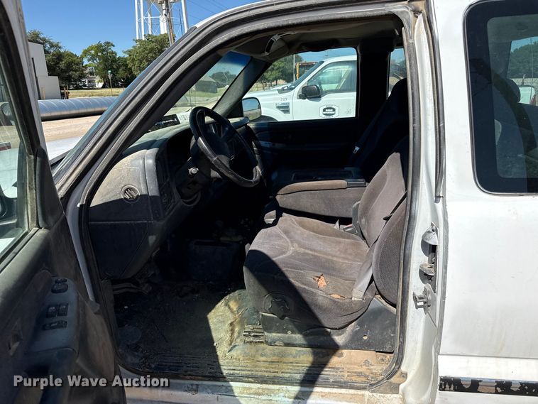 image for item EW4037 2000 GMC Sierra 1500 Ext. Cab pickup truck
