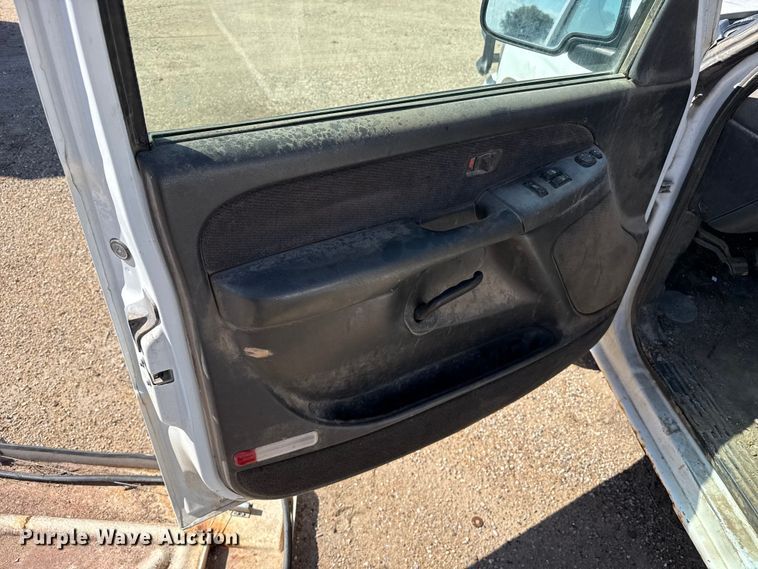 image for item EW4037 2000 GMC Sierra 1500 Ext. Cab pickup truck