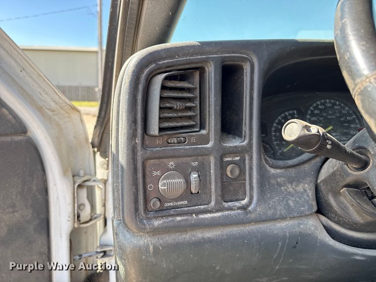 image for item EW4037 2000 GMC Sierra 1500 Ext. Cab pickup truck