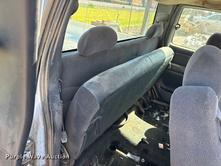 image for item EW4037 2000 GMC Sierra 1500 Ext. Cab pickup truck