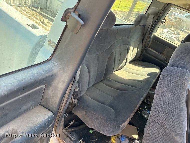 image for item EW4037 2000 GMC Sierra 1500 Ext. Cab pickup truck
