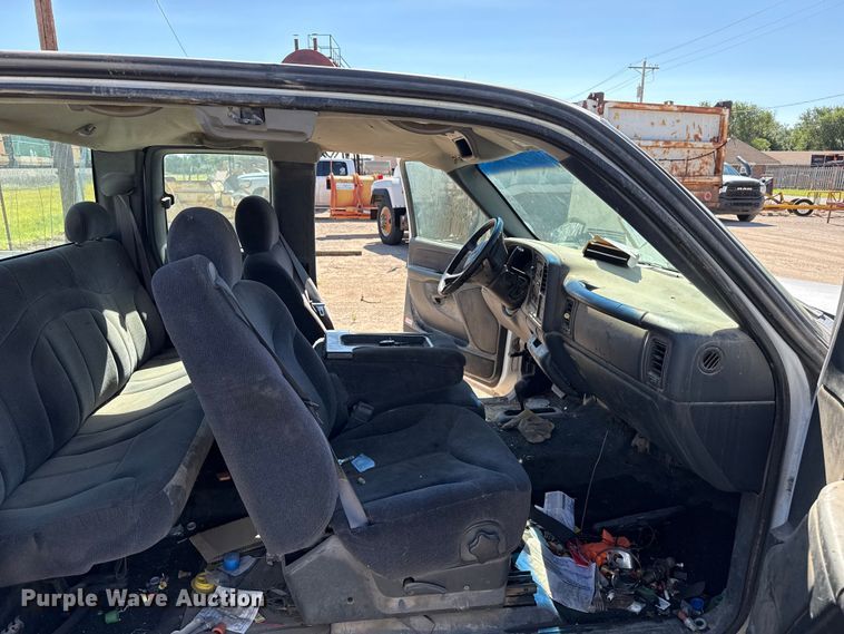 image for item EW4037 2000 GMC Sierra 1500 Ext. Cab pickup truck