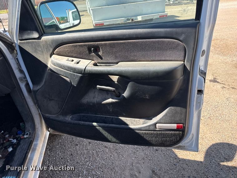 image for item EW4037 2000 GMC Sierra 1500 Ext. Cab pickup truck