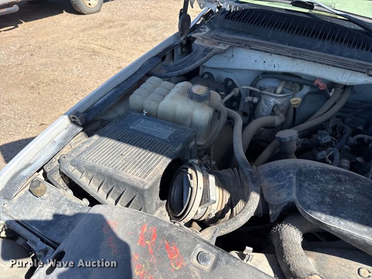image for item EW4037 2000 GMC Sierra 1500 Ext. Cab pickup truck