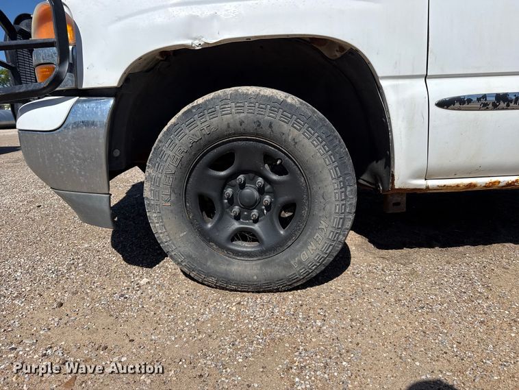 image for item EW4037 2000 GMC Sierra 1500 Ext. Cab pickup truck