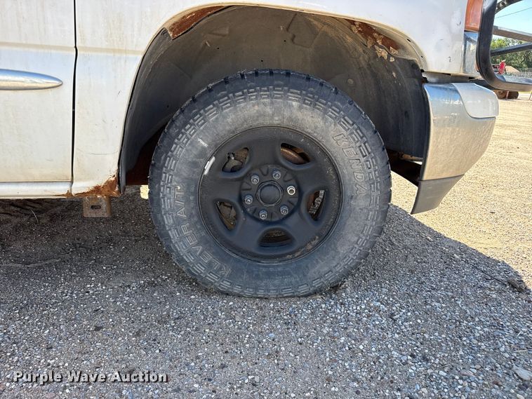 image for item EW4037 2000 GMC Sierra 1500 Ext. Cab pickup truck